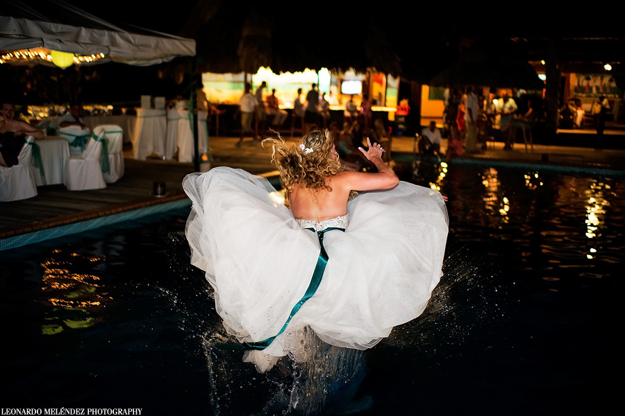 Belize wedding photography.  Captain Morgan's Resort.  Leonardo Melendez Photography.