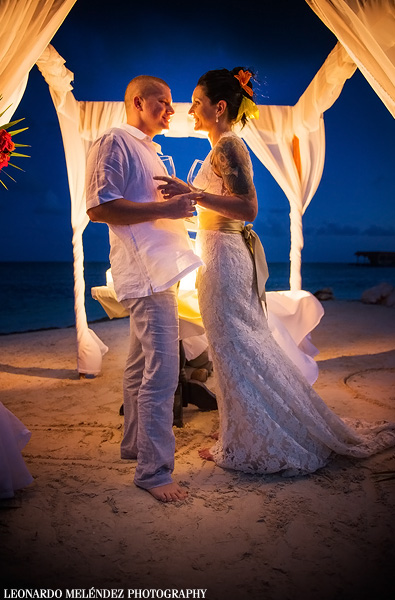 Coco Beach Resort wedding.  Belize wedding photograper Leonardo Melendez Photography.