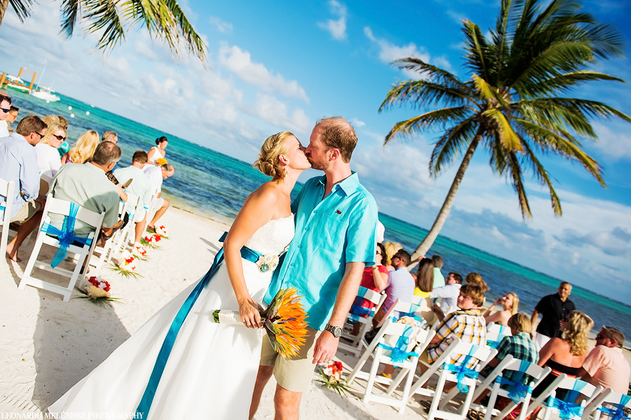 Belize wedding photography.  Belize Grand Caribe wedding.  Leonardo Melendez Photography. 