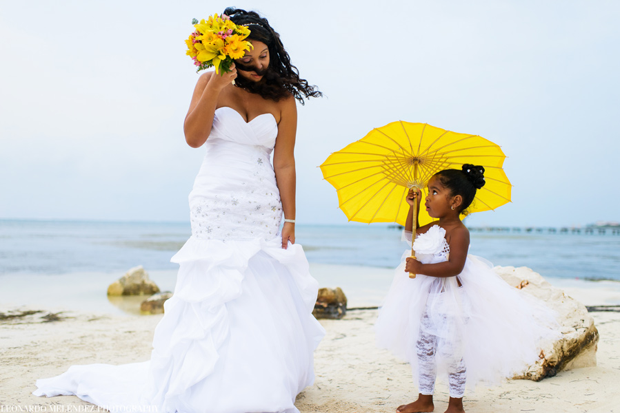 Belize Beach Wedding at Coco Beach Resort.  Belize wedding photographers, Leonardo Melendez Photography.