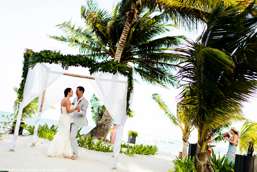 Las Terrazas Belize wedding. Belize wedding photographers, Leonardo Melendez Photography.