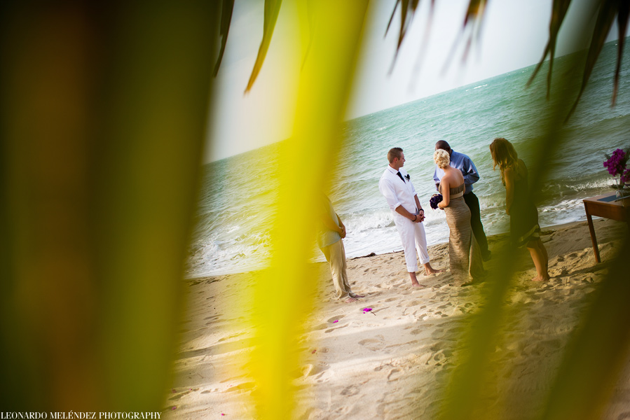 Belize beach wedding at Villa Verano in Hopkins.  Leonardo Melendez Photography.
