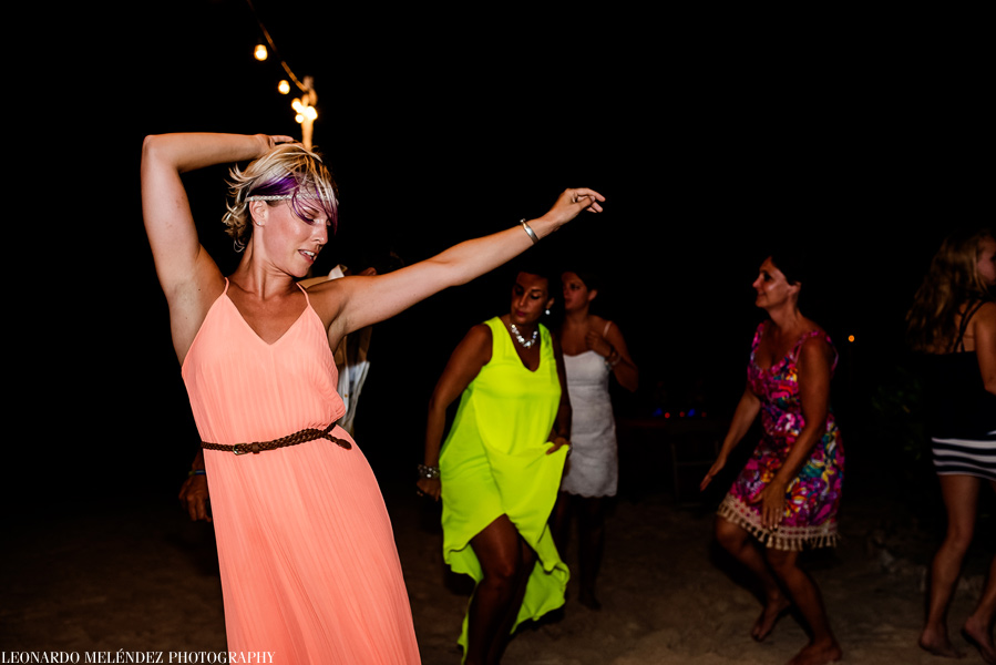Belize wedding at Coco Beach Resort.  Belize wedding photography by Leonardo Melendez Photography.