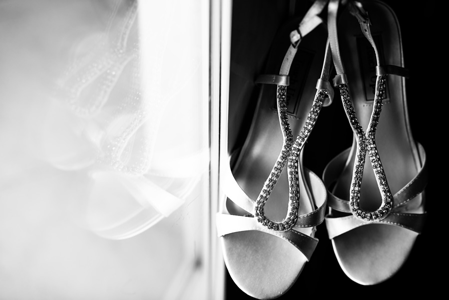 Bride's Shoes. Grand Caribe wedding details. Leonardo Melendez Photography.