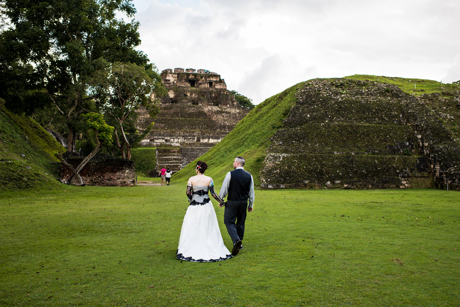 Xunantunich Mayan Ruins wedding in Belize.  Belize wedding photography by Leonardo Melendez.