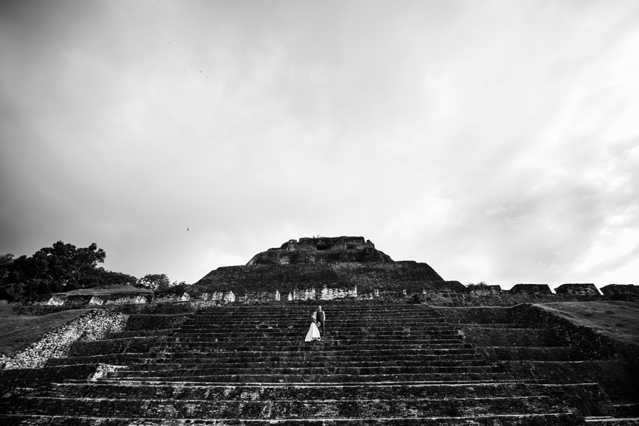 Belize wedding at Xunantunich Mayan Ruins.  Leonardo Melendez Photography.