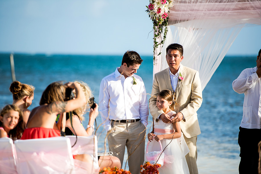 Coco Beach Resort wedding.  Belize wedding photographers, Leonardo Melendez Photography.