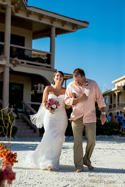 Coco Beach Resort wedding.  Belize wedding photographers, Leonardo Melendez Photography.
