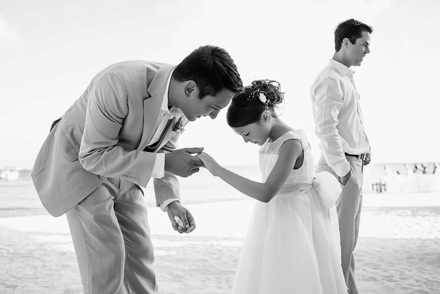Father daughter moment.  Coco Beach Resort wedding.  Belize wedding photographers, Leonardo Melendez Photography.