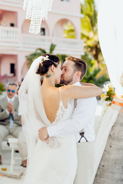 Belize beach wedding photographs by Leonardo Melendez Photography.