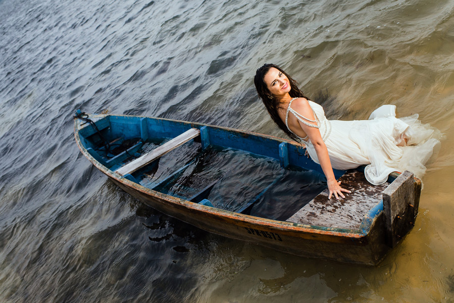 Trash the Dress session in Belize.  Belize wedding photographers, Leonardo Melendez Photography.